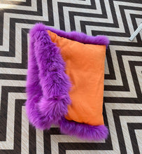 Load image into Gallery viewer, Penny,Cozy and comfy Pet bed, especially for senior pets and puppies