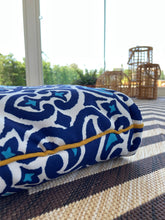 Load image into Gallery viewer, Samba,Snuggle Bed for Pets