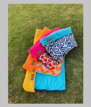 Load image into Gallery viewer, Leo,Snuggle Bed for Pets