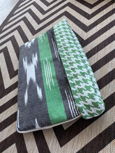 Load image into Gallery viewer, Milo Cave Pet Bed,Luxury Pet Travel Bed
