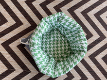 Load image into Gallery viewer, Milo Cave Pet Bed,Luxury Pet Travel Bed
