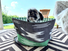 Load image into Gallery viewer, Milo Cave Pet Bed,Luxury Pet Travel Bed
