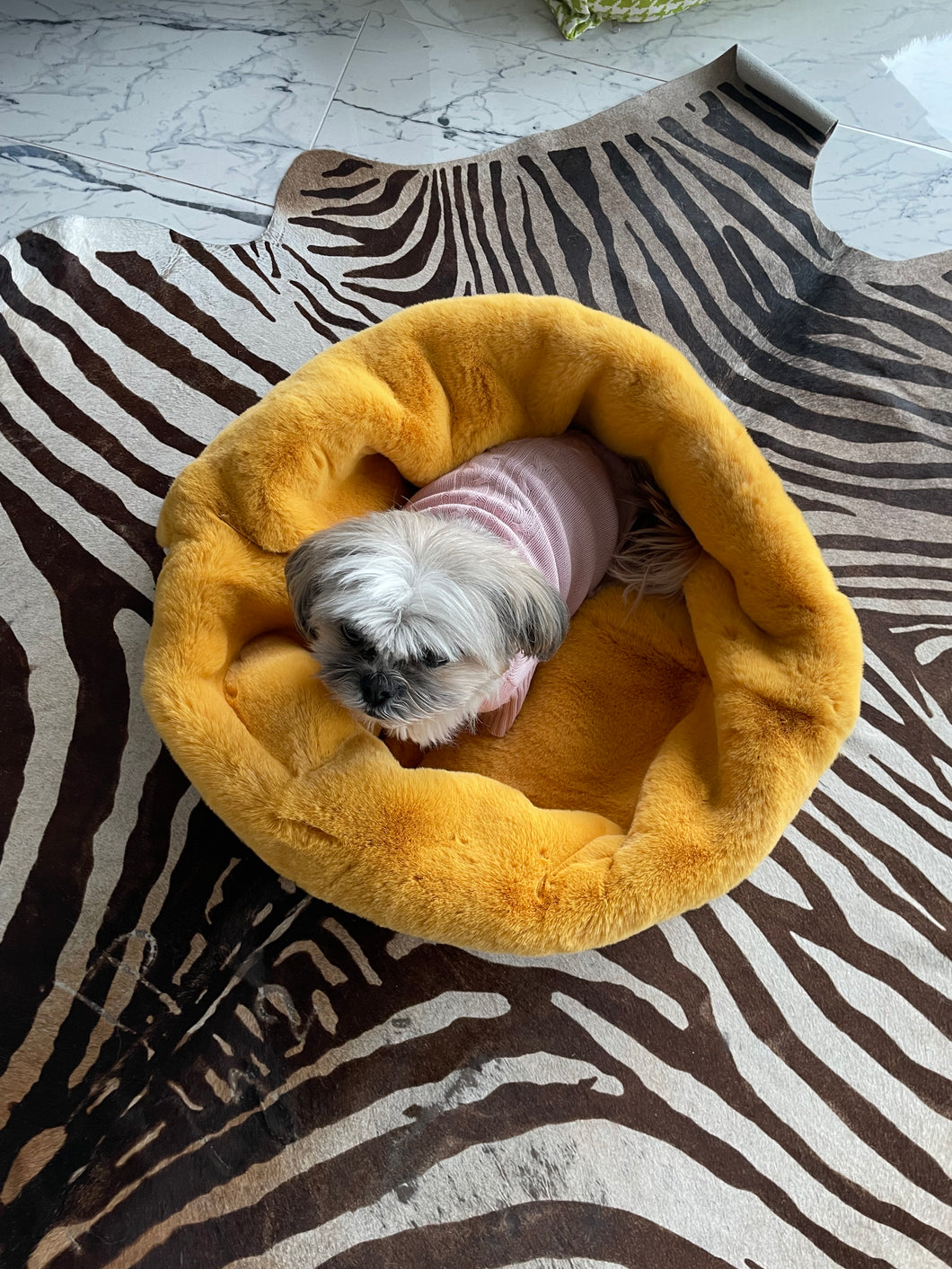 Sophie, High-end faux fur and kilim-velvet fabric, handmade pet bed